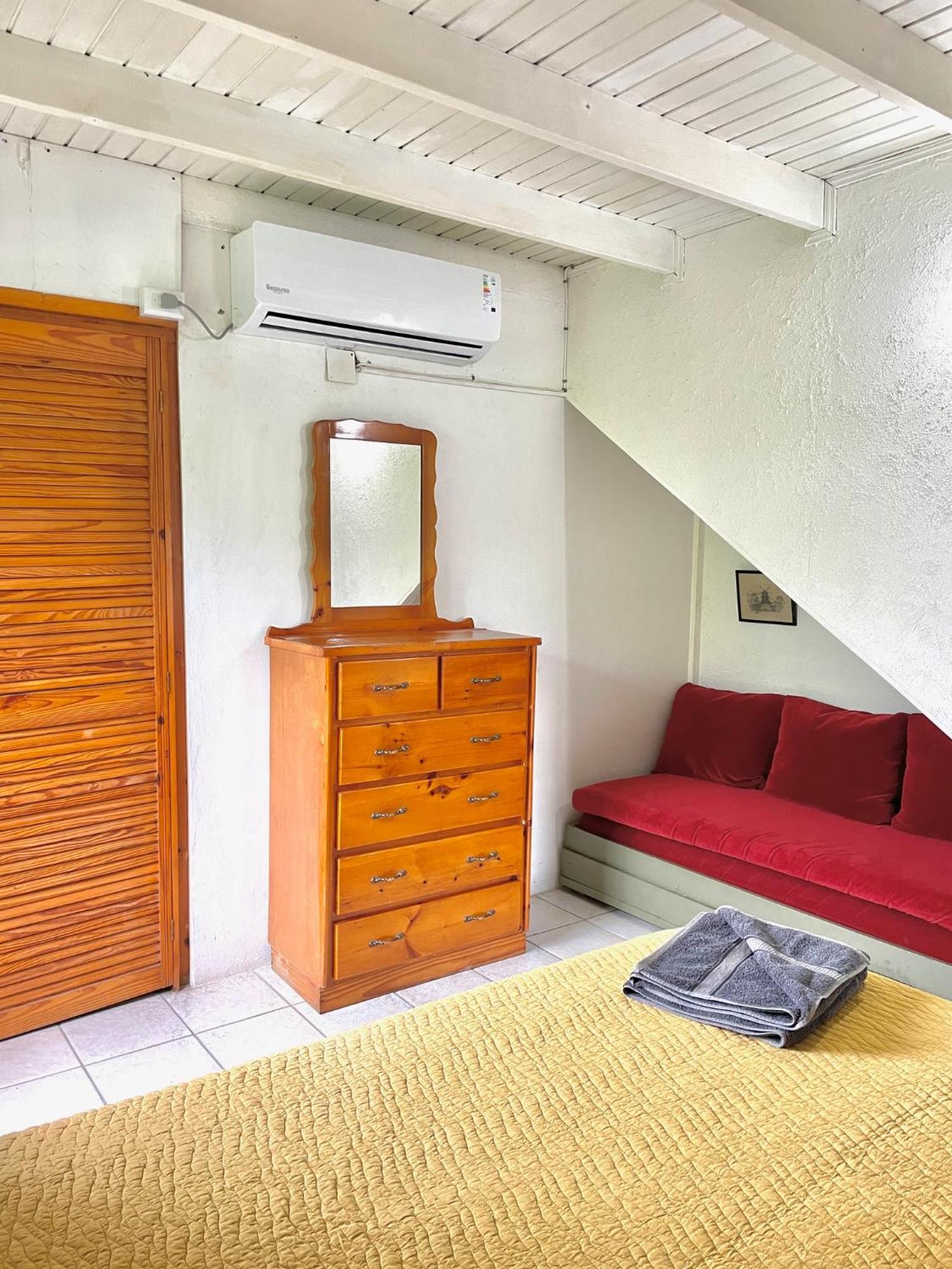Bananaquit Tobago -Stay Near The Beach Crown Point Exterior photo