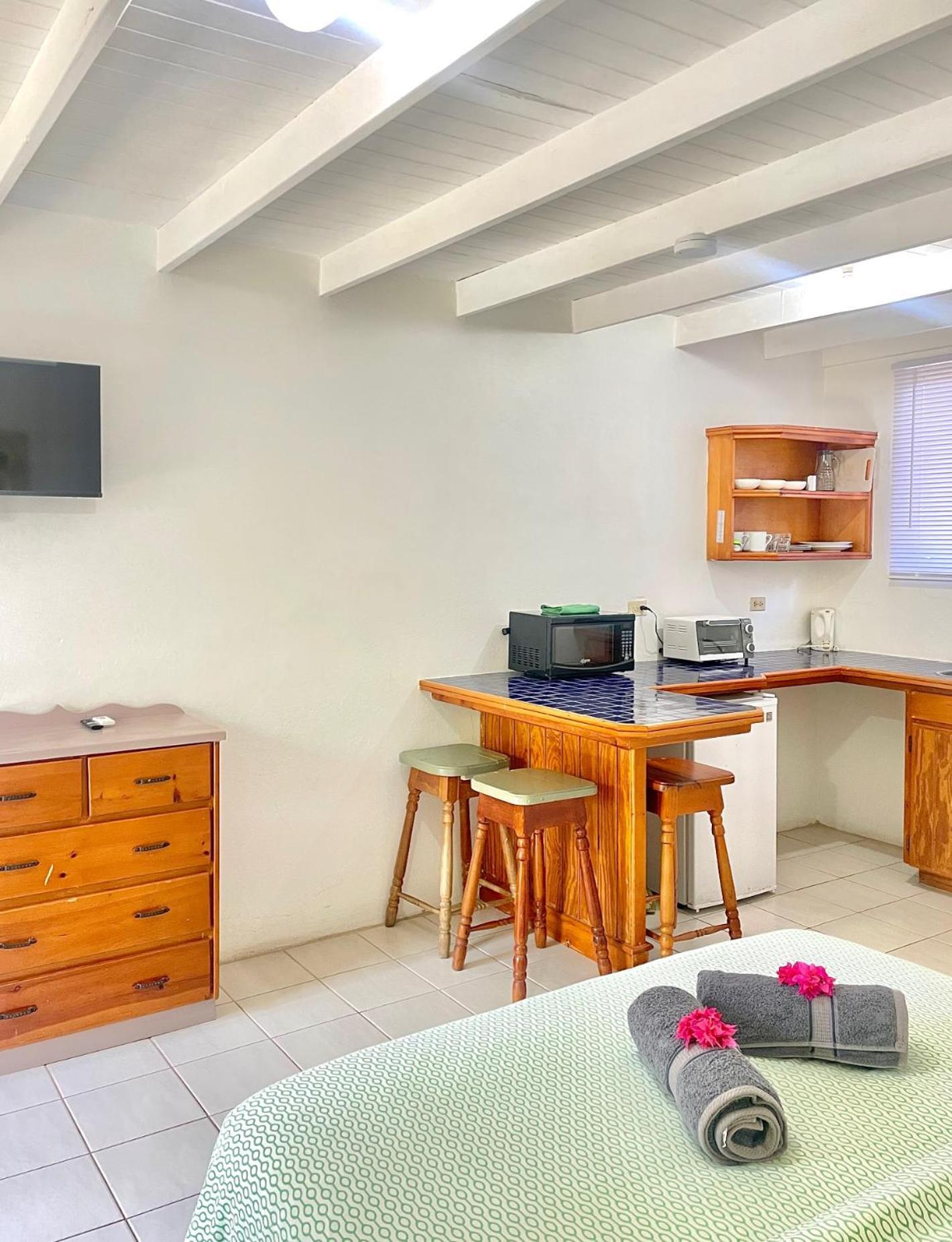 Bananaquit Tobago -Stay Near The Beach Crown Point Exterior photo